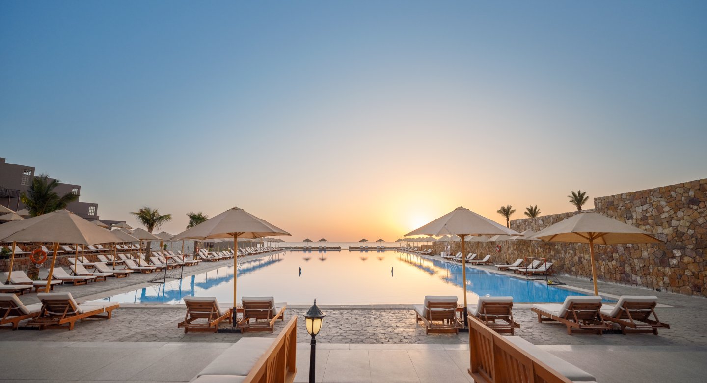 Aldiana Club Naga Bay · Clubanlage mit Blick vom Strand