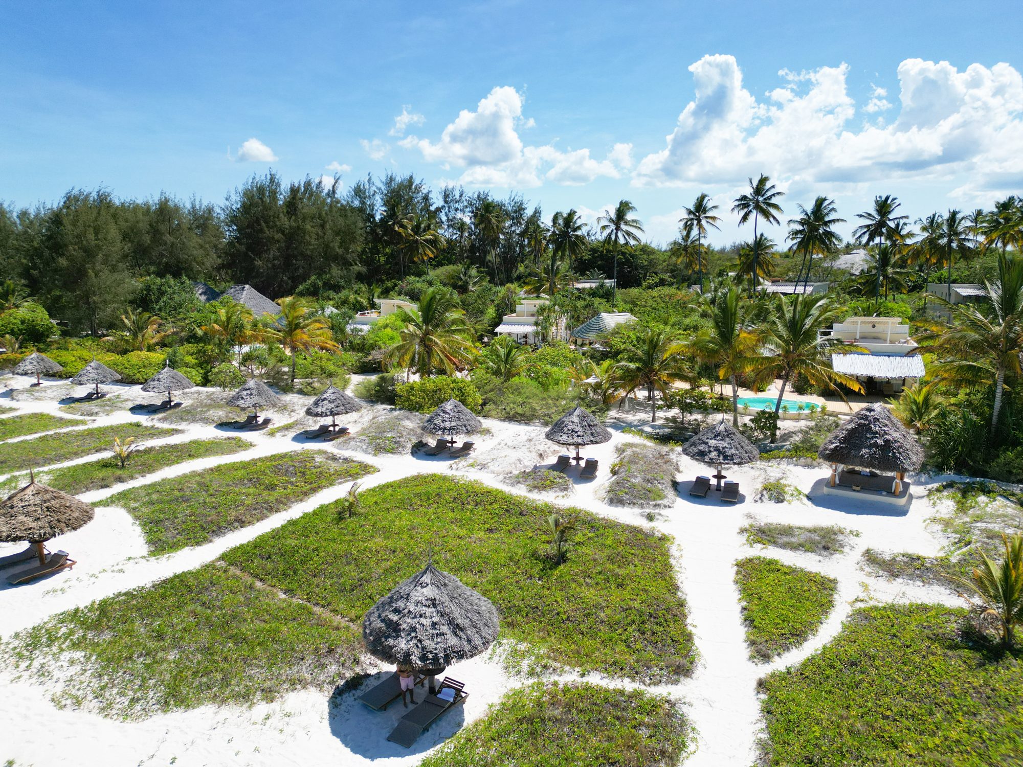 Zanzibar White Sand Luxury Villas & Spa · Helle Gesamtansicht am Paje Beach