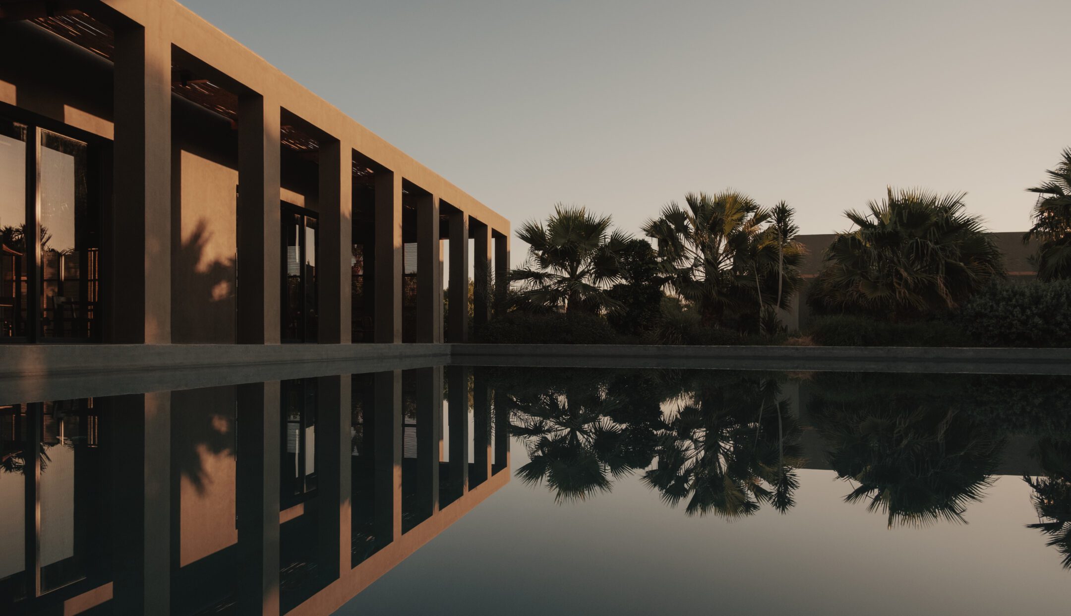 Casa Cook El Gouna · Pool und Architektur im Abendlicht