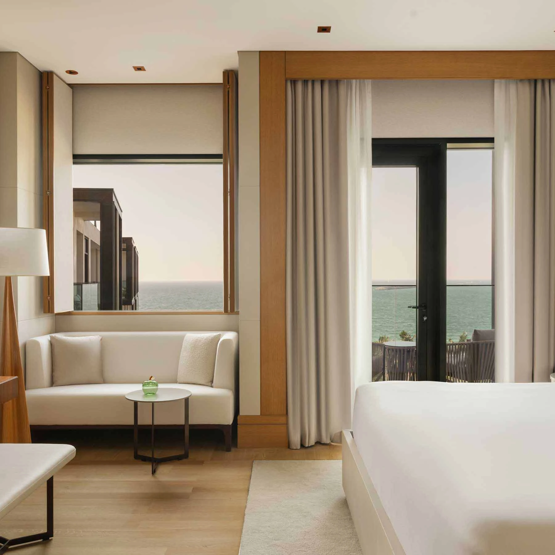 Delano Dubai · Rising Light Guestroom Sea View with Balcony