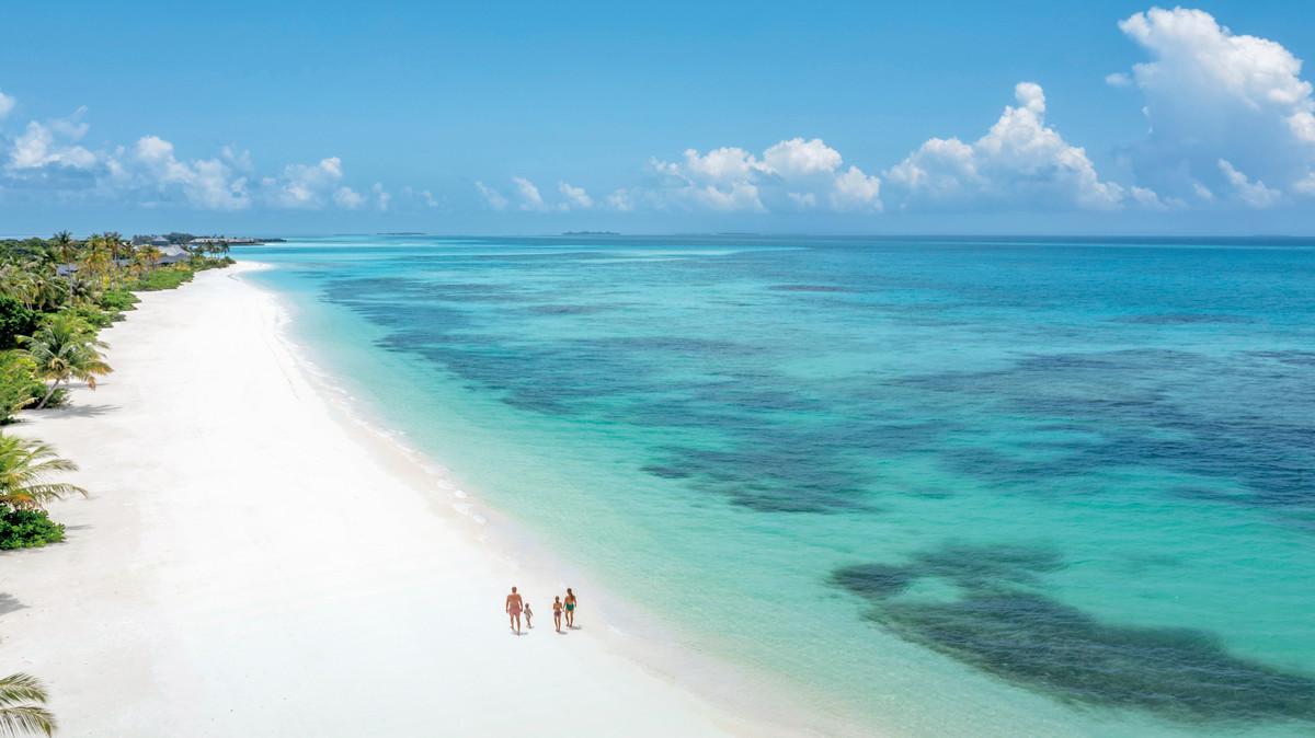 Jawakara Islands Maldives · Weißer Sandstrand und türkisfarbene Lagune