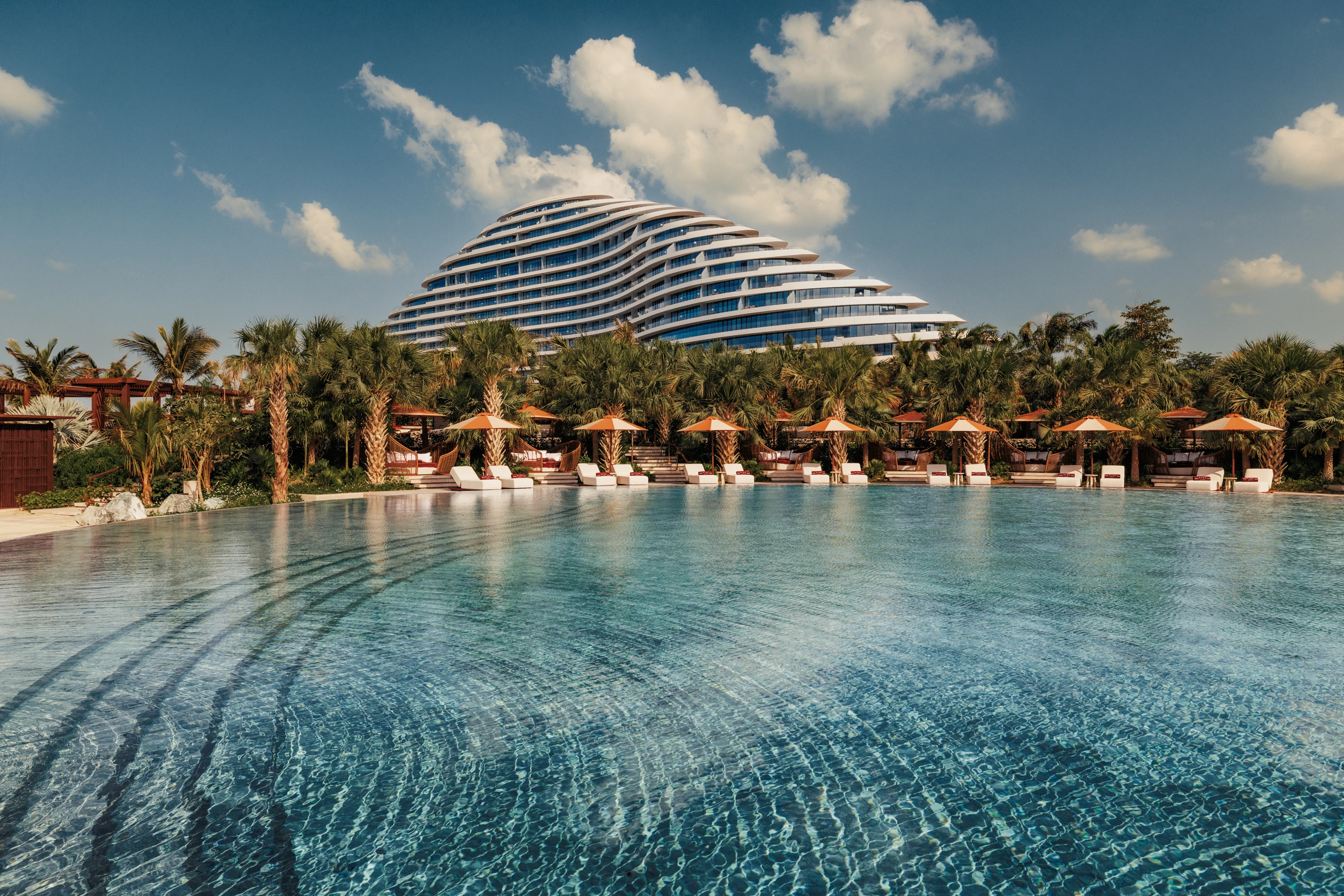 Jumeirah Marsa Al Arab · Strand und Pool auf Umm Suqeim
