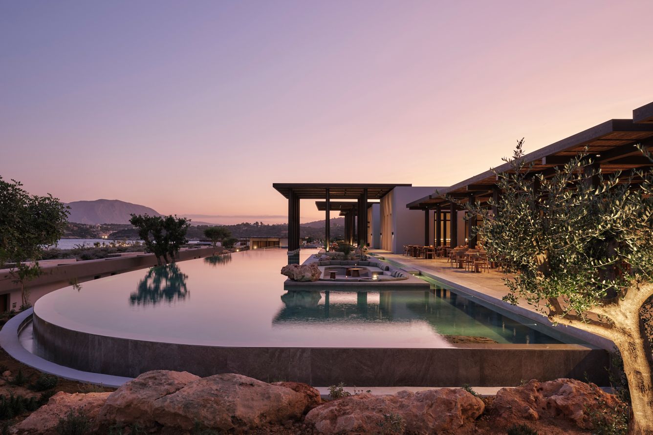 JW Marriott Crete Resort & Spa · Hauptpool am Abend