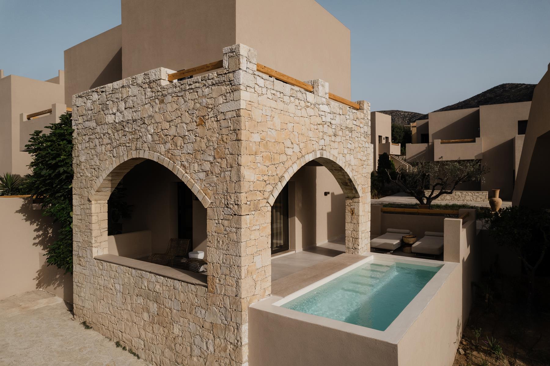 Momi Slow Living Hotel · THOLOS Suite With Private Pool – Terrasse und Privatpool