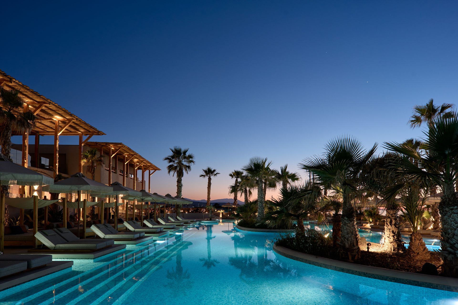 Stella Blue Seaside Resort · Pool am Abend