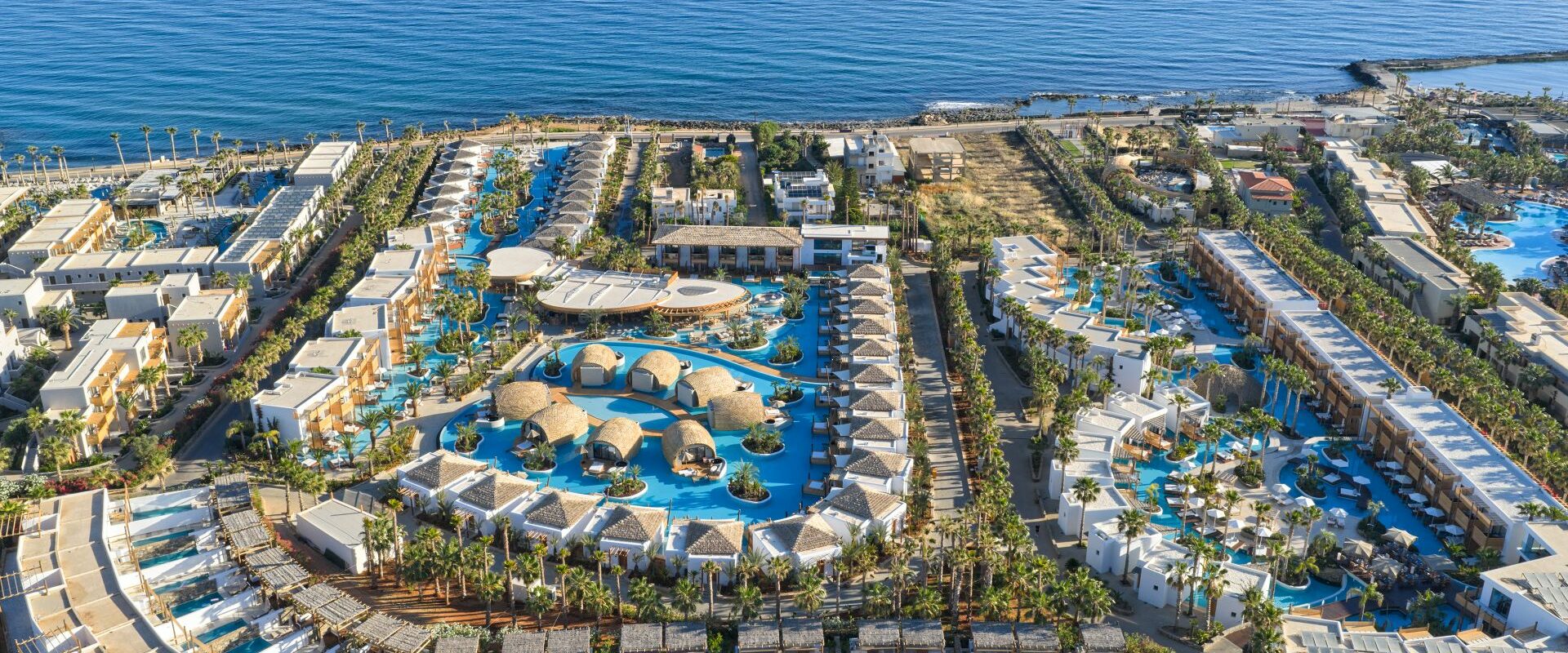 Stella Island Luxury Resort & Spa · Resortübersicht mit Lagunenpools