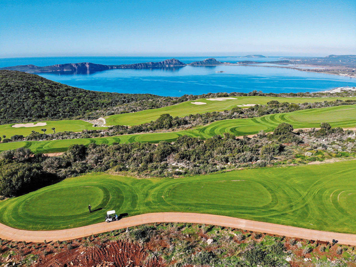 W Costa Navarino · Golf in Costa Navarino