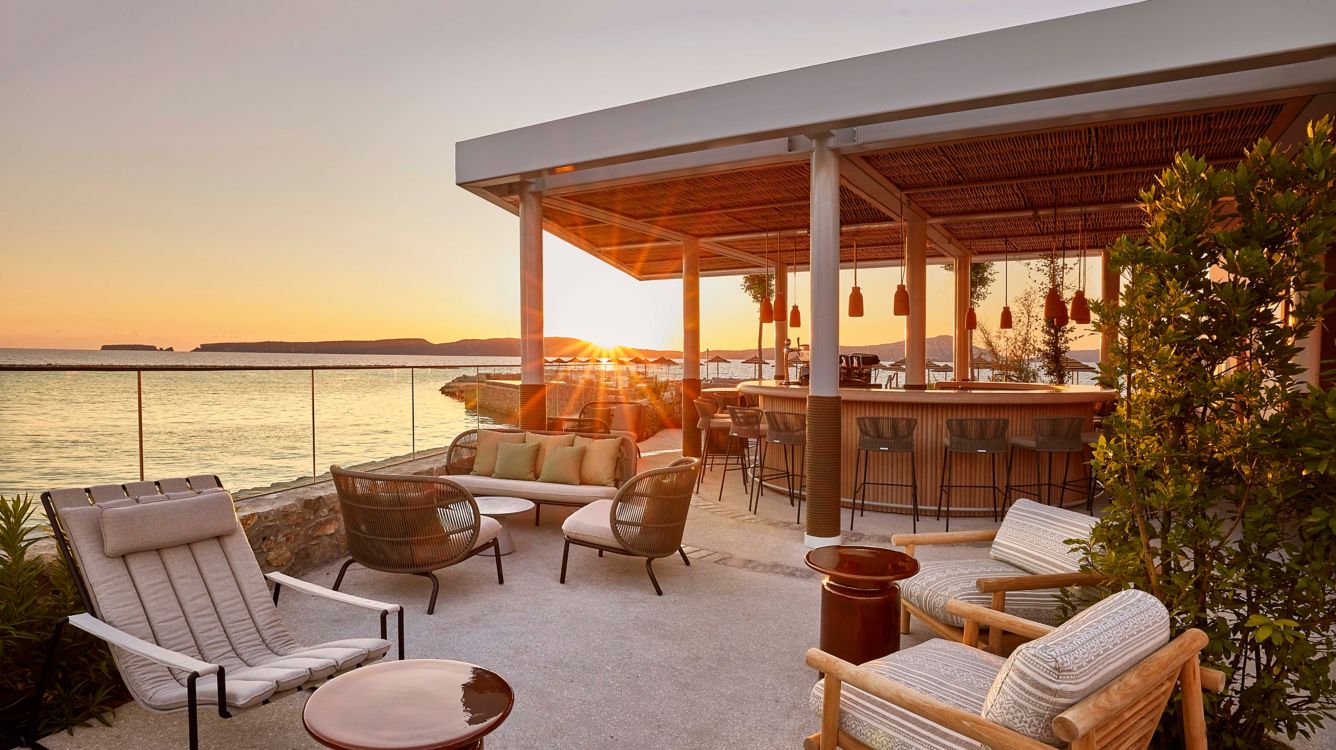 W Costa Navarino · Between Spritz Bar
