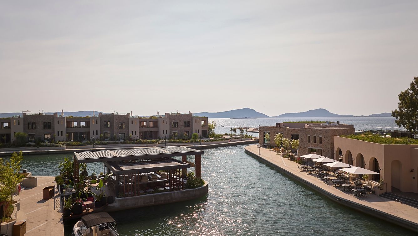 W Costa Navarino · Navarino Agora