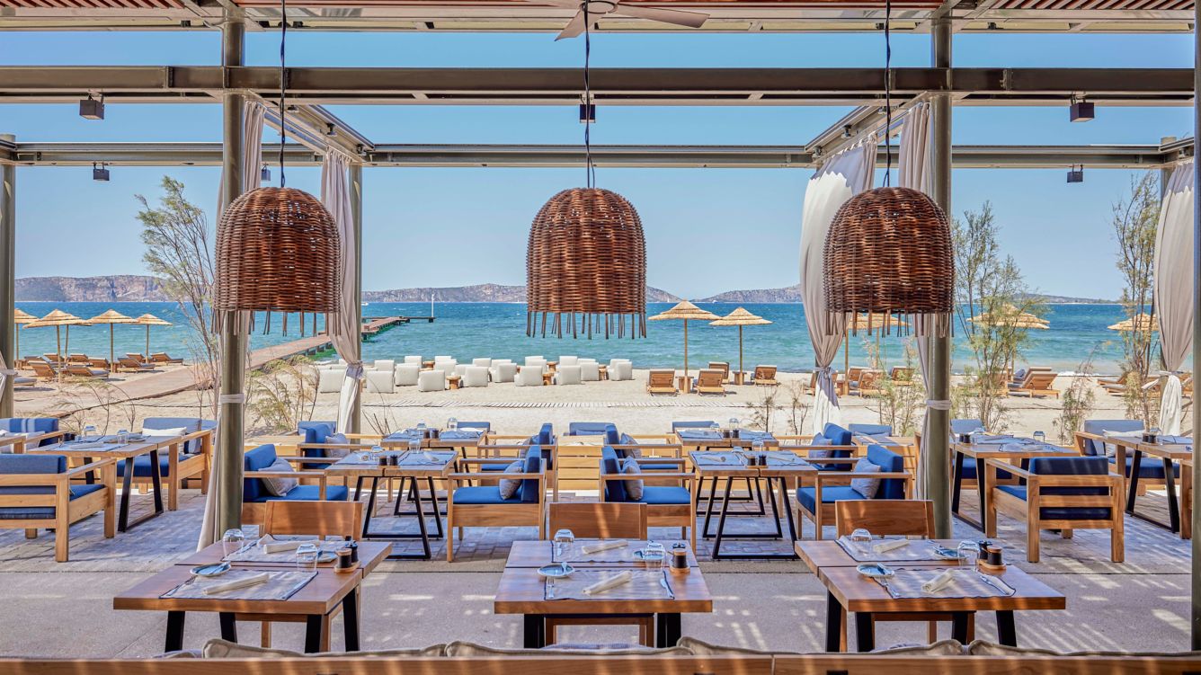 W Costa Navarino · Parelia