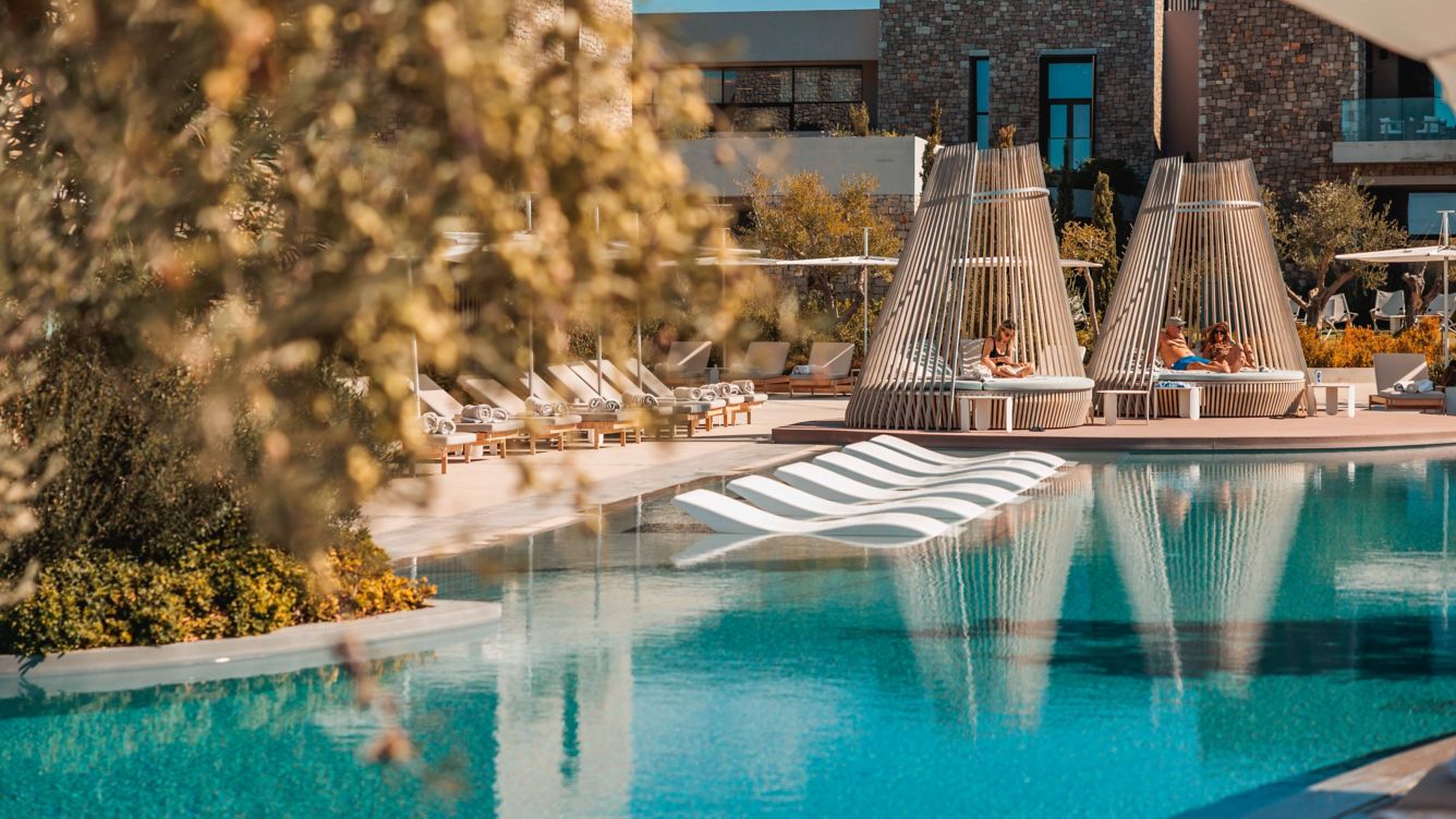 W Costa Navarino · Wet Deck