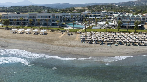 Amira Luxury Resort & Spa · Originalansicht der Poolanlage nahe dem Strand
