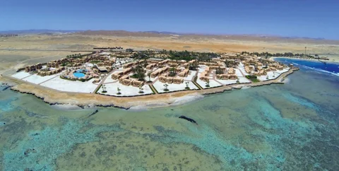 Mövenpick Resort El Quseir · Resortübersicht und El-Quadim-Bucht