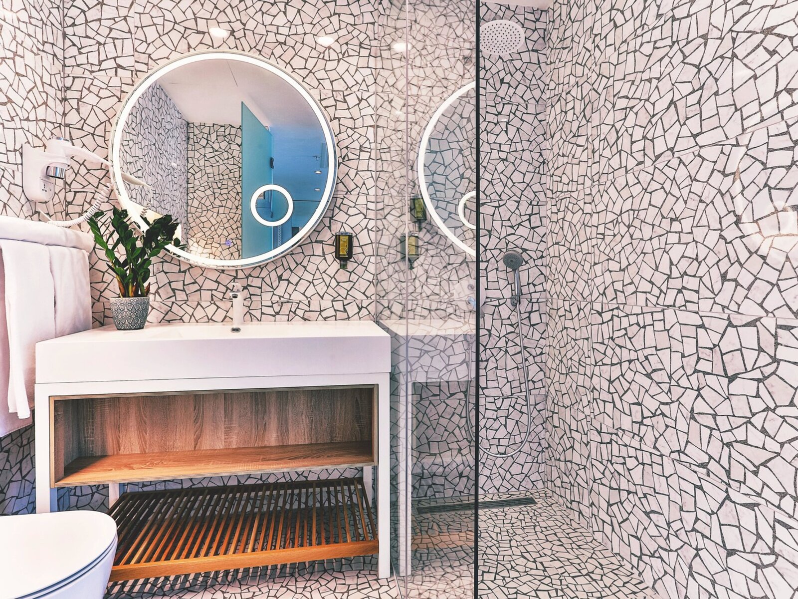 014 - Carine Hotel Kumbor .jpg