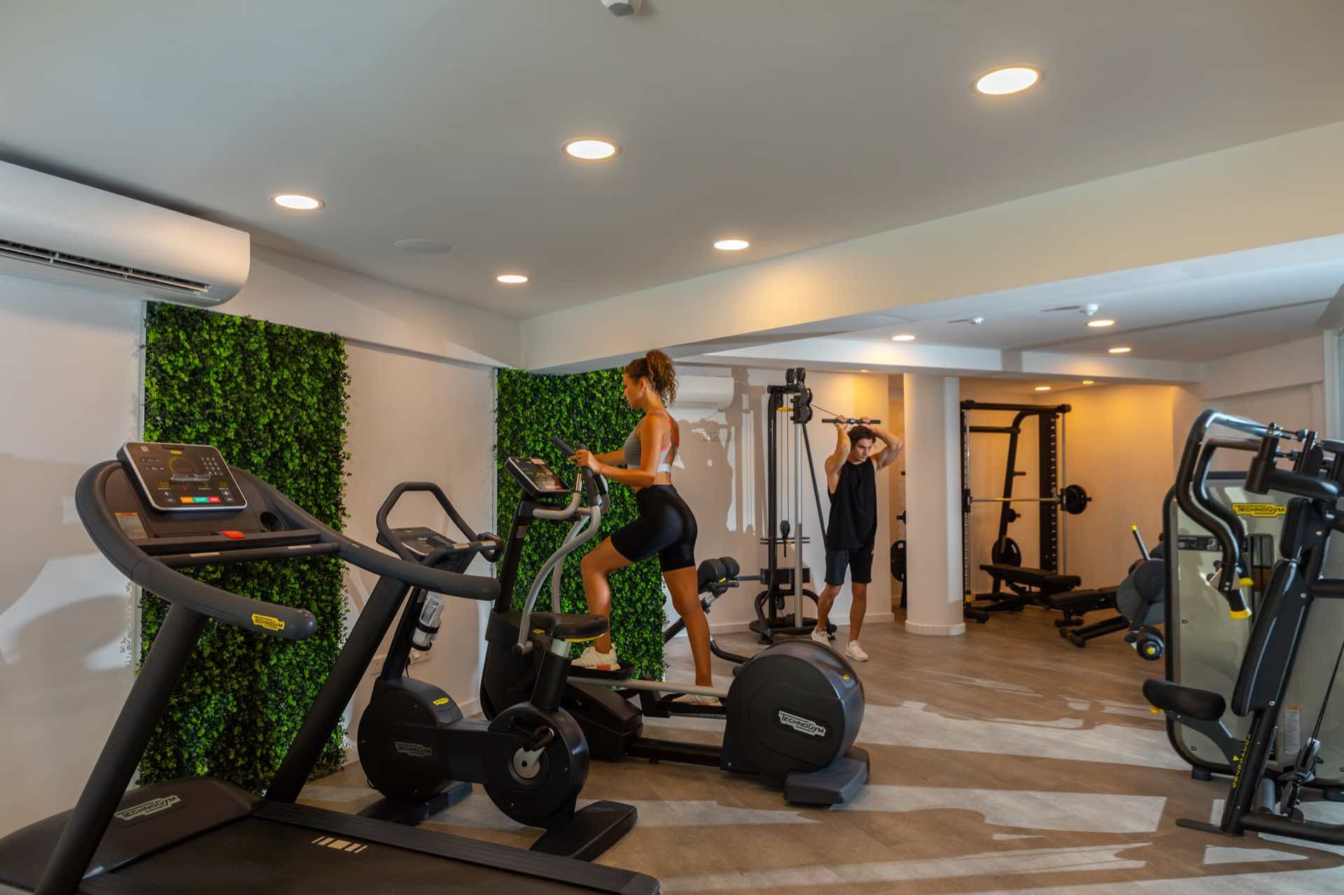 021 - Leonardo Crystal Cove Hotel & Spa .jpg