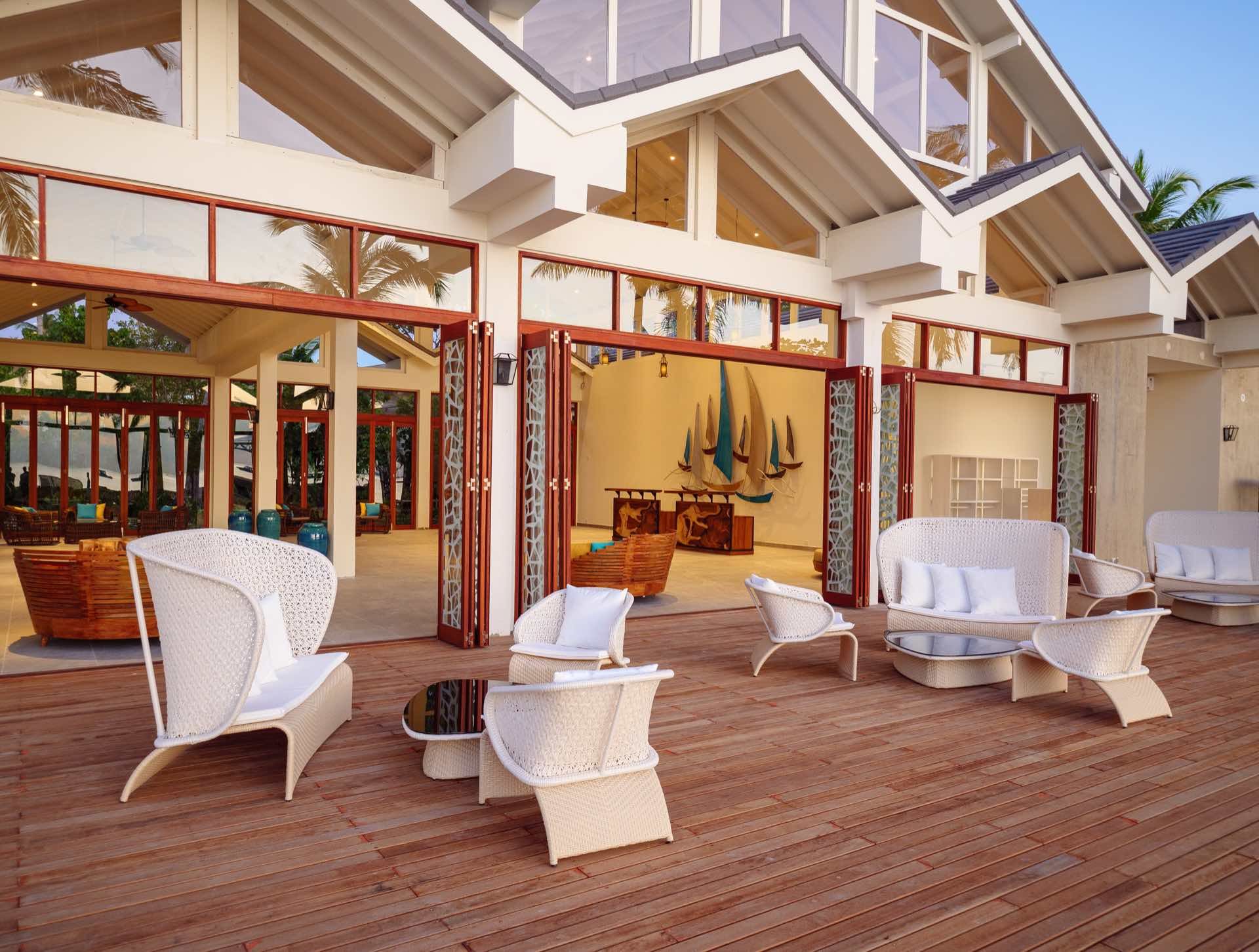 012 - The Standard, Huruvalhi Maldives.jpg