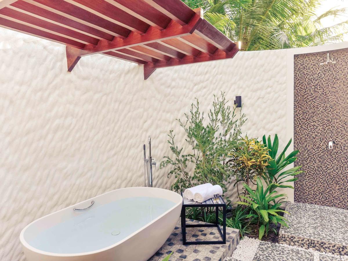 Mercure Maldives Kooddoo Resort 6.jpg (1)