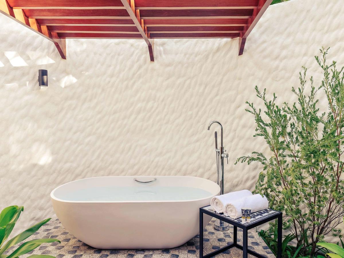 Mercure Maldives Kooddoo Resort 7.jpg (1)