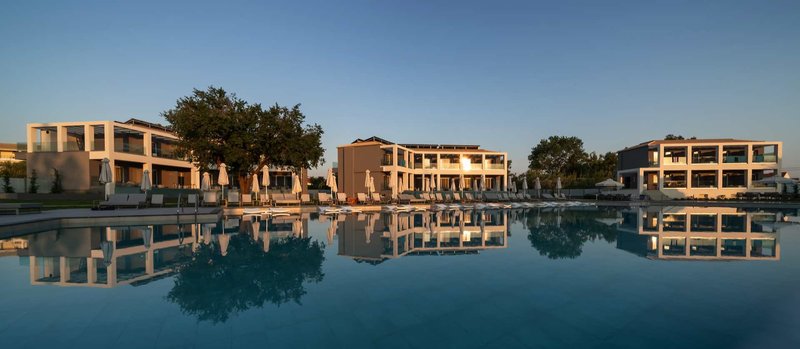 Acharavi Vissalo by Acharavi Beach1.jpg