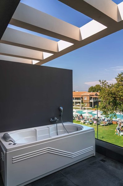 Acharavi Vissalo by Acharavi Beach24.jpg