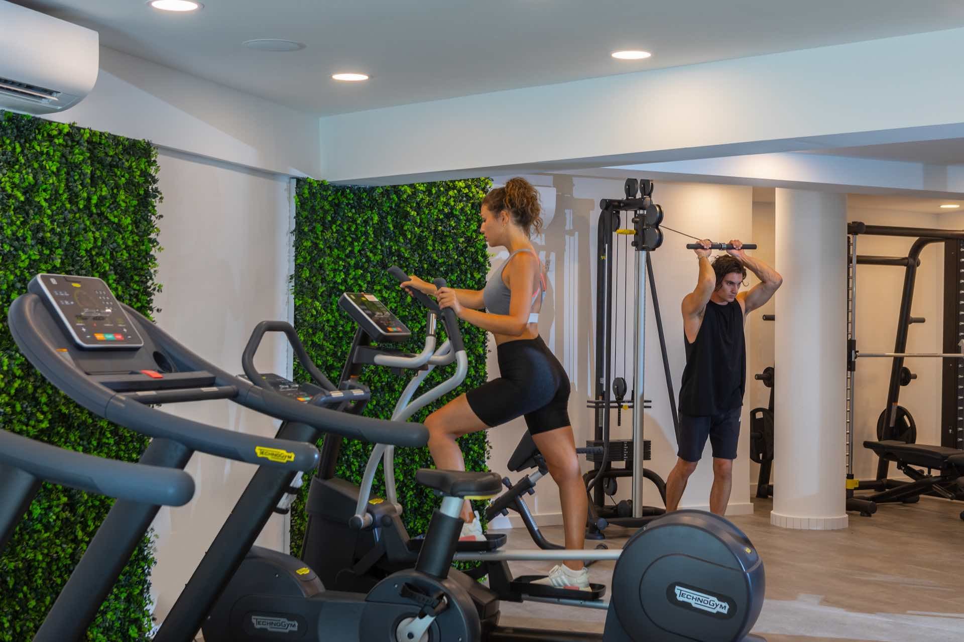 019 - Leonardo Crystal Cove Hotel & Spa .jpg