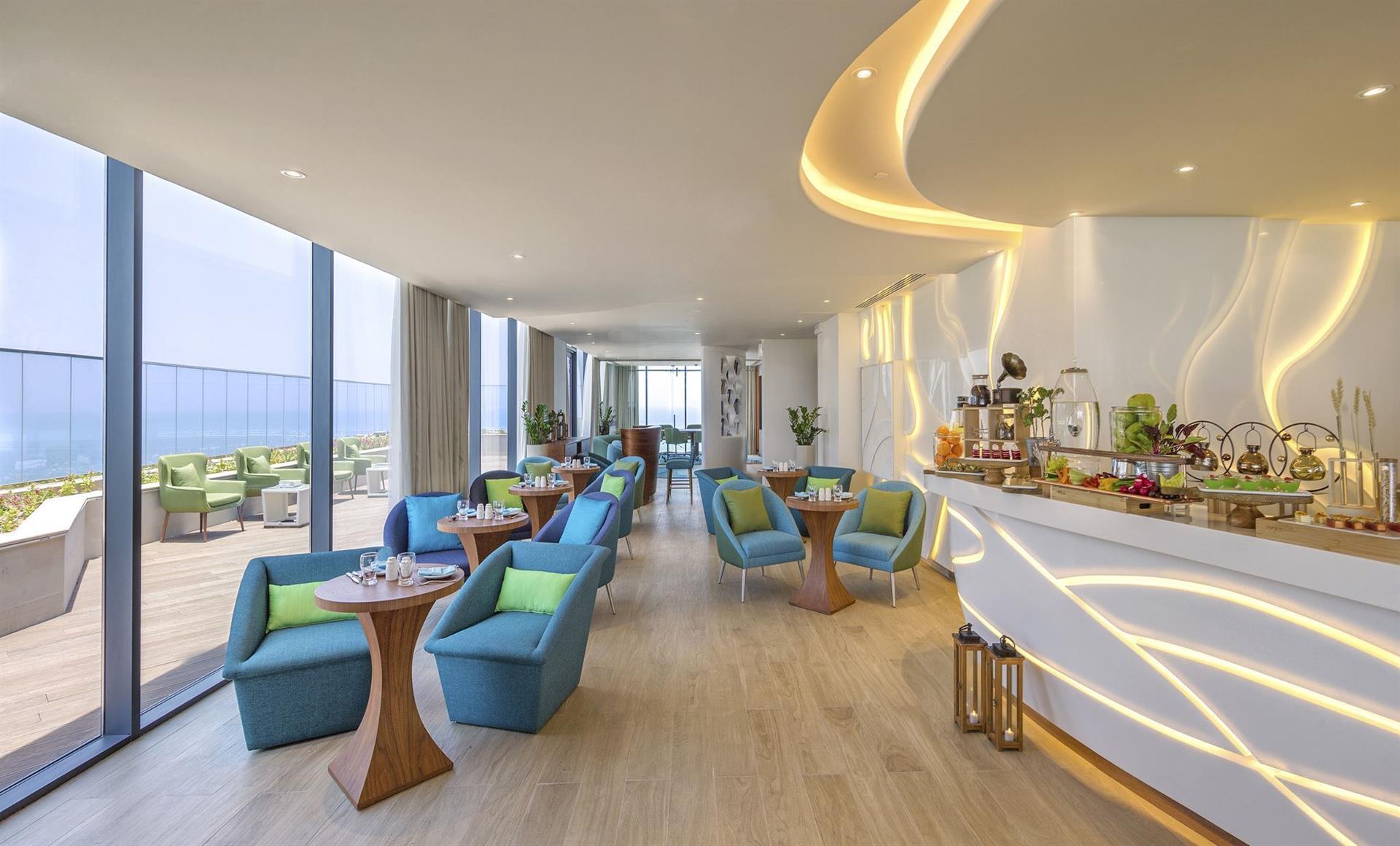 008 - The Retreat Palm Dubai MGallery by Sofitel.jpg