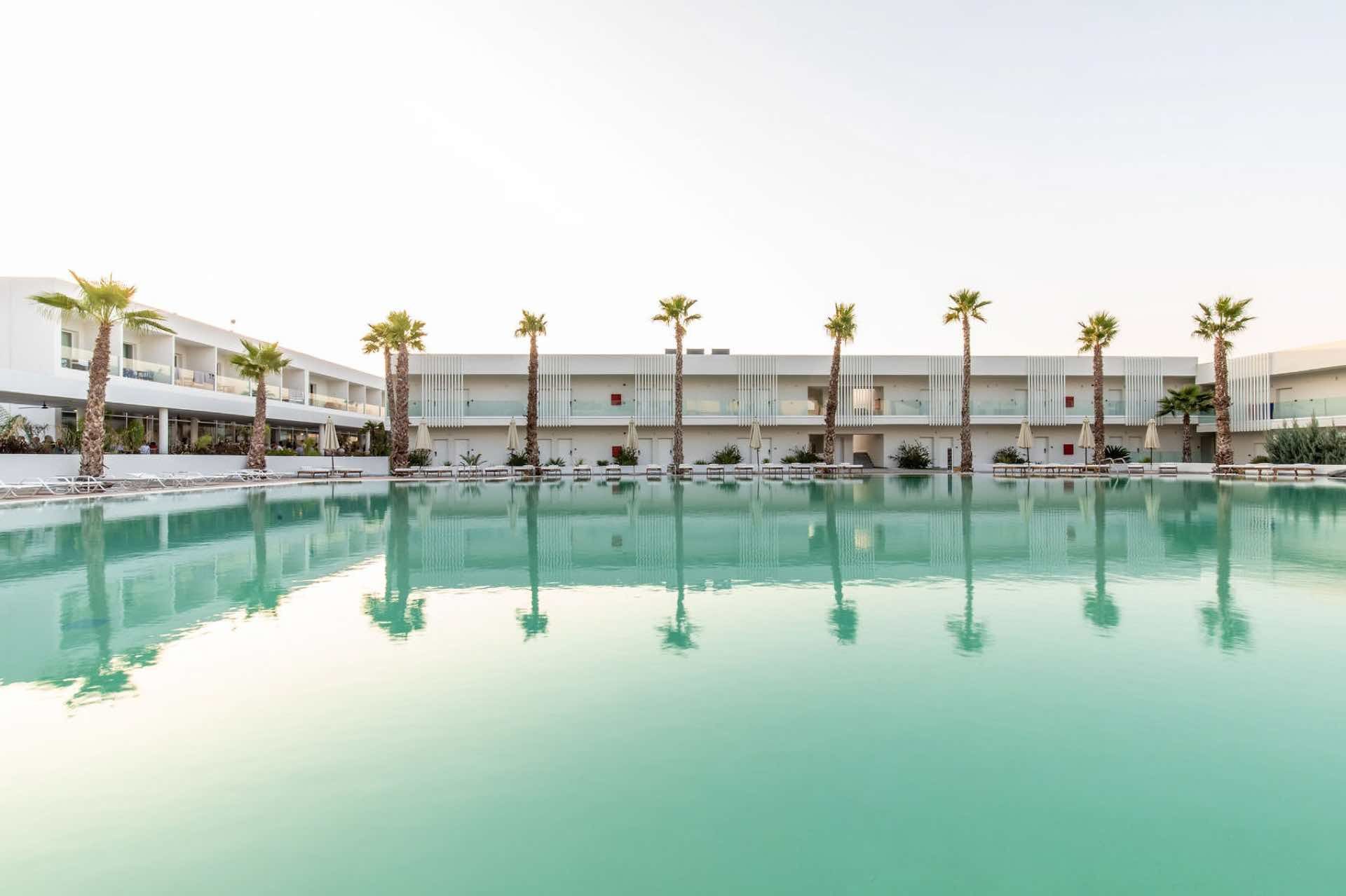 007 - White Dreams Resort.jpg