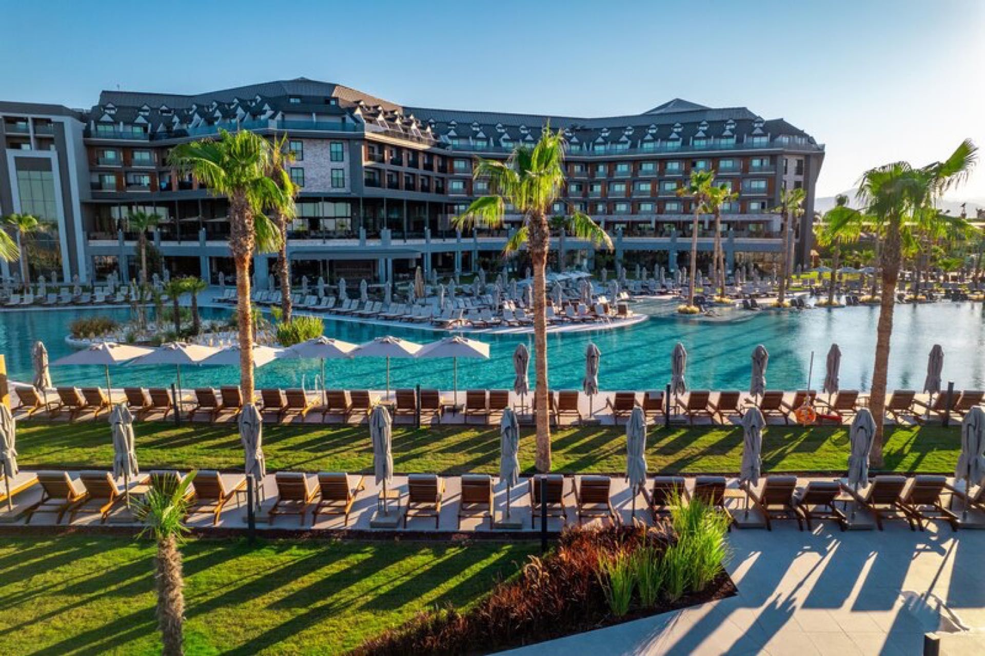 001 - Lago Hotel.jpg