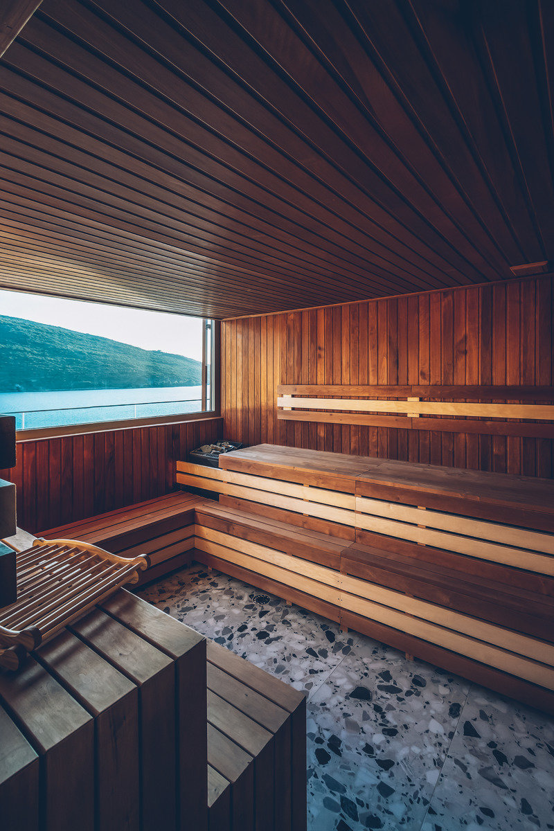 005 - Carine Hotel Kumbor .jpg