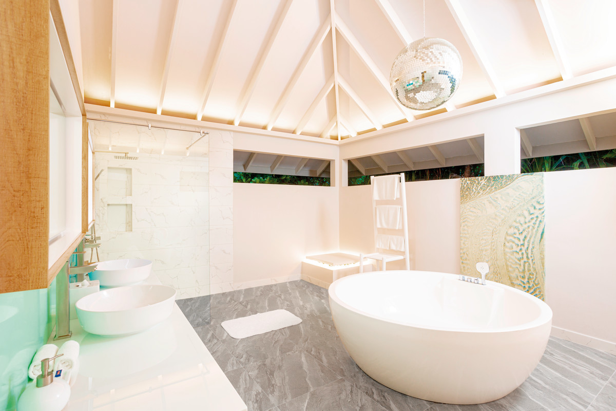 007 - The Standard, Huruvalhi Maldives.jpg