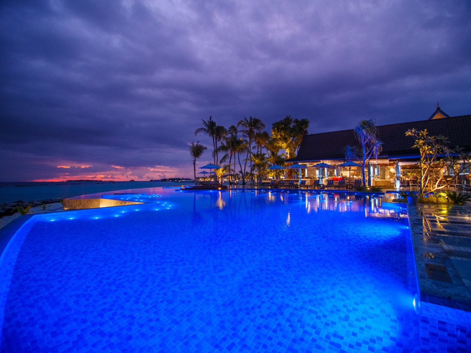 007 - SAii Lagoon Maldives, Curio Collection by Hilton.jpg