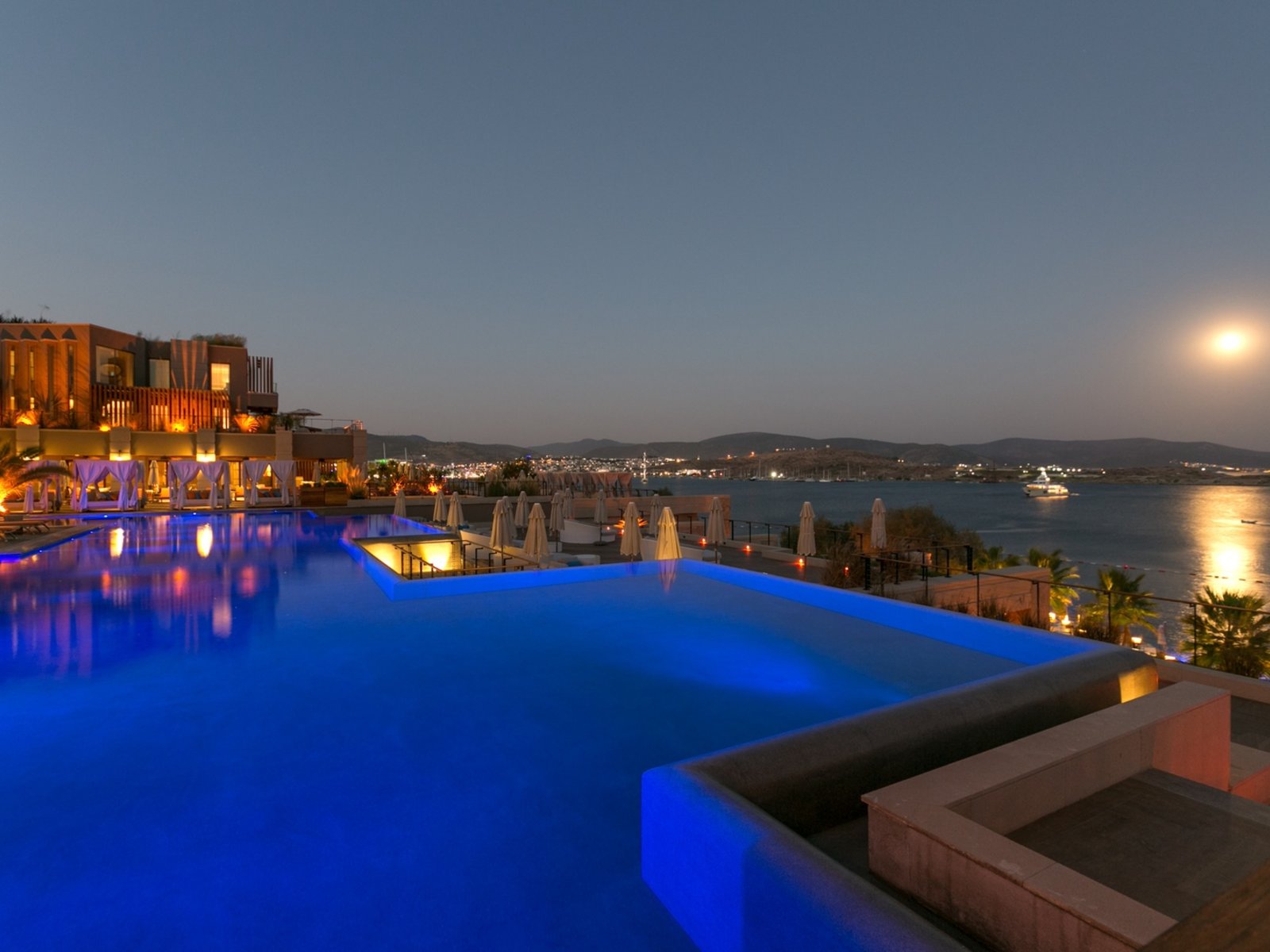 019 - Caresse a Luxury Collection Resort & Spa.jpg