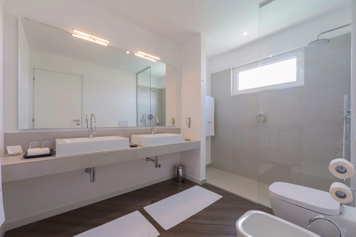 018 - Sandies Bathala.jpg