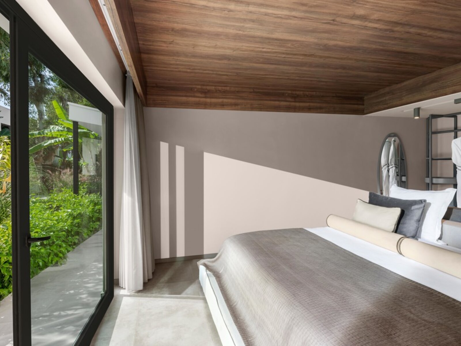 044 - PALOMA Finesse Side.jpg