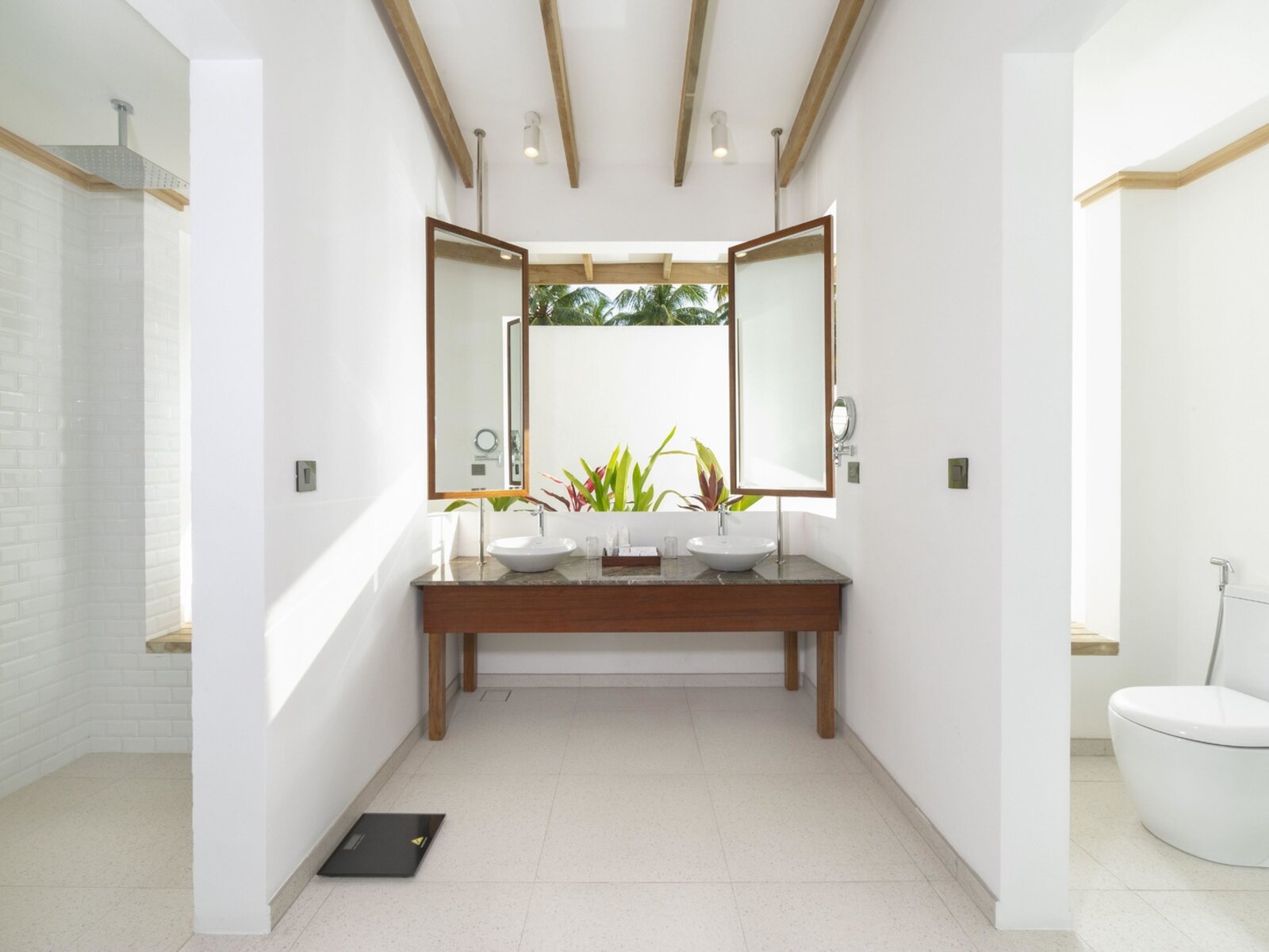 035 - Cinnamon Hakuraa Huraa Maldives.jpg