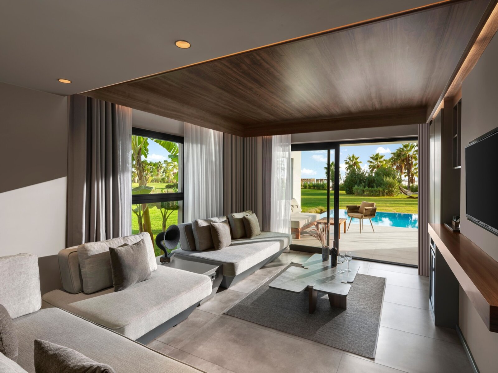 032 - PALOMA Finesse Side.jpg