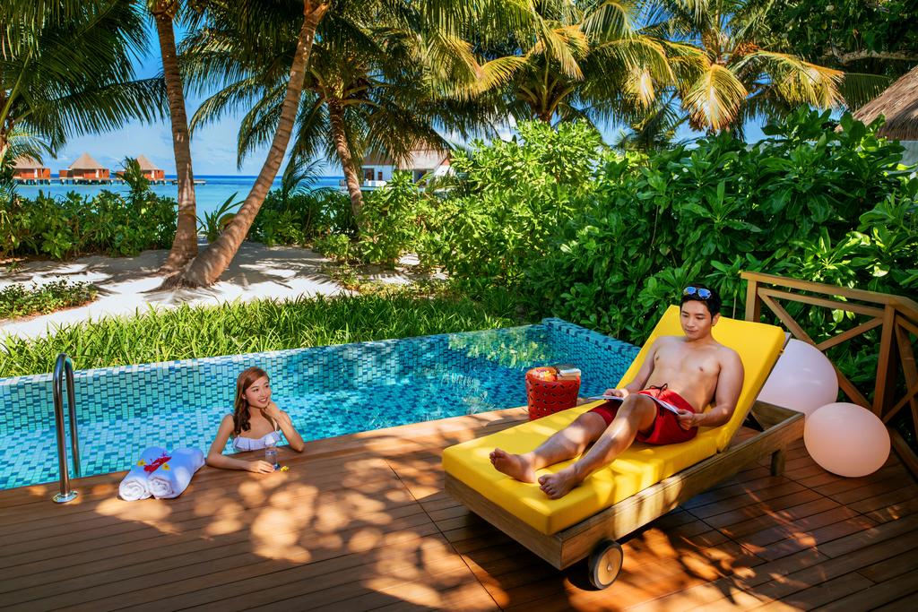 Mercure Maldives Kooddoo Resort 10.jpg