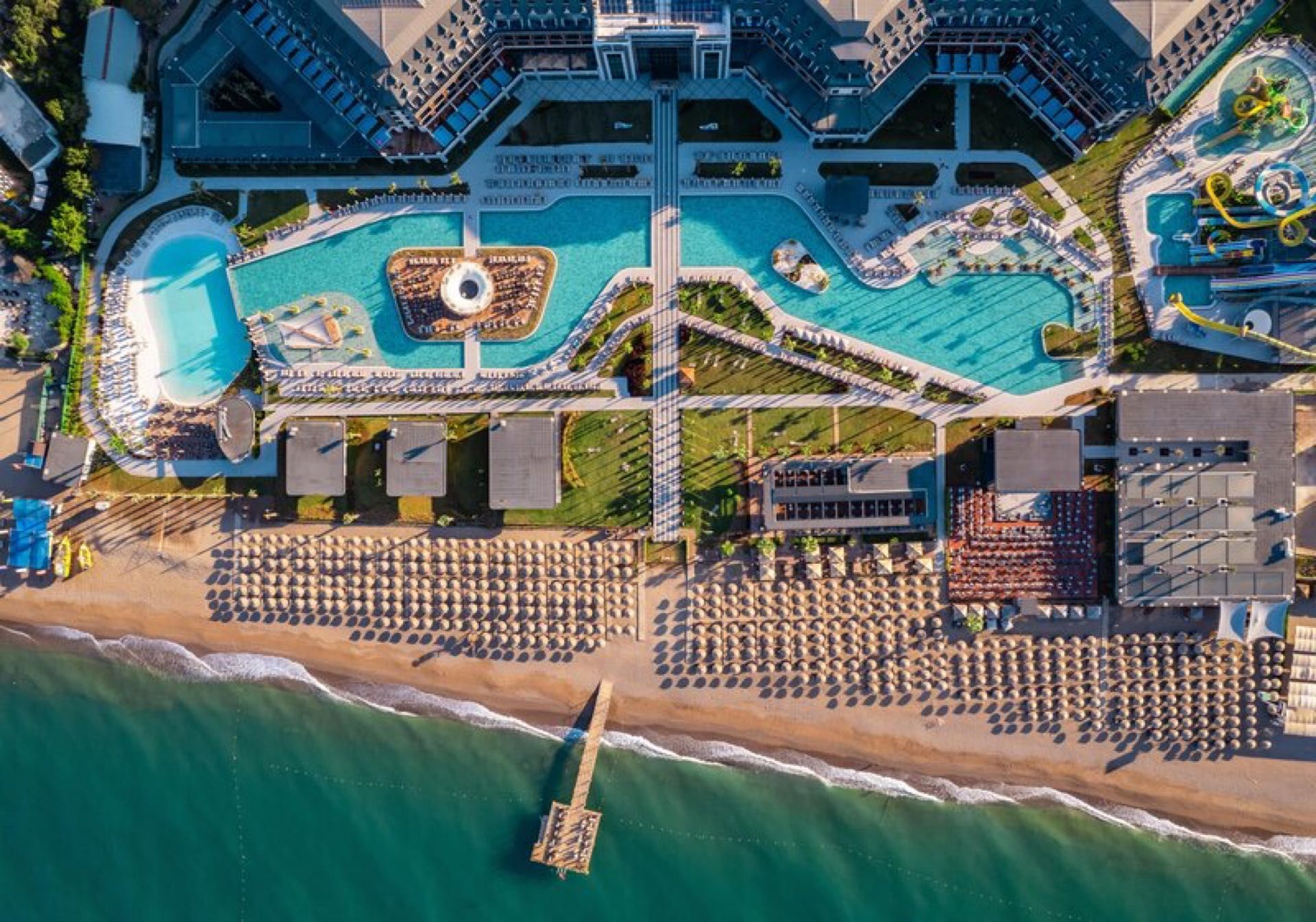 005 - Lago Hotel.jpg