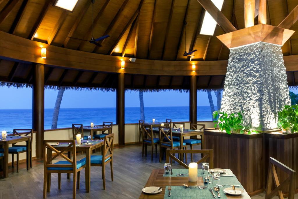 Reethi Faru Resort 14.jpg