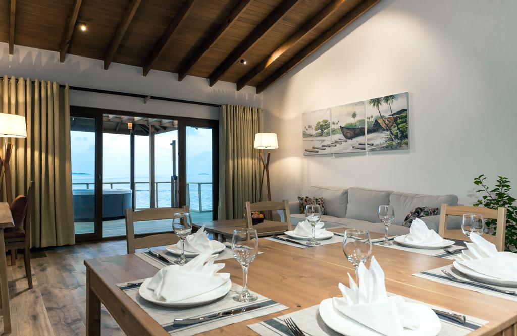 Reethi Faru Resort 18.jpg