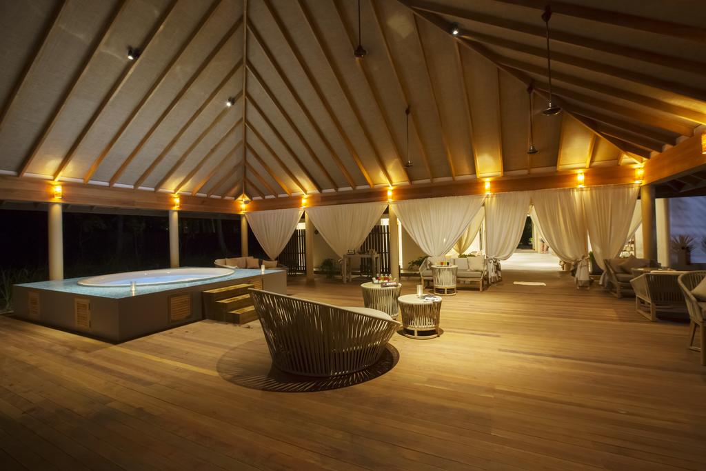 Reethi Faru Resort 26.jpg