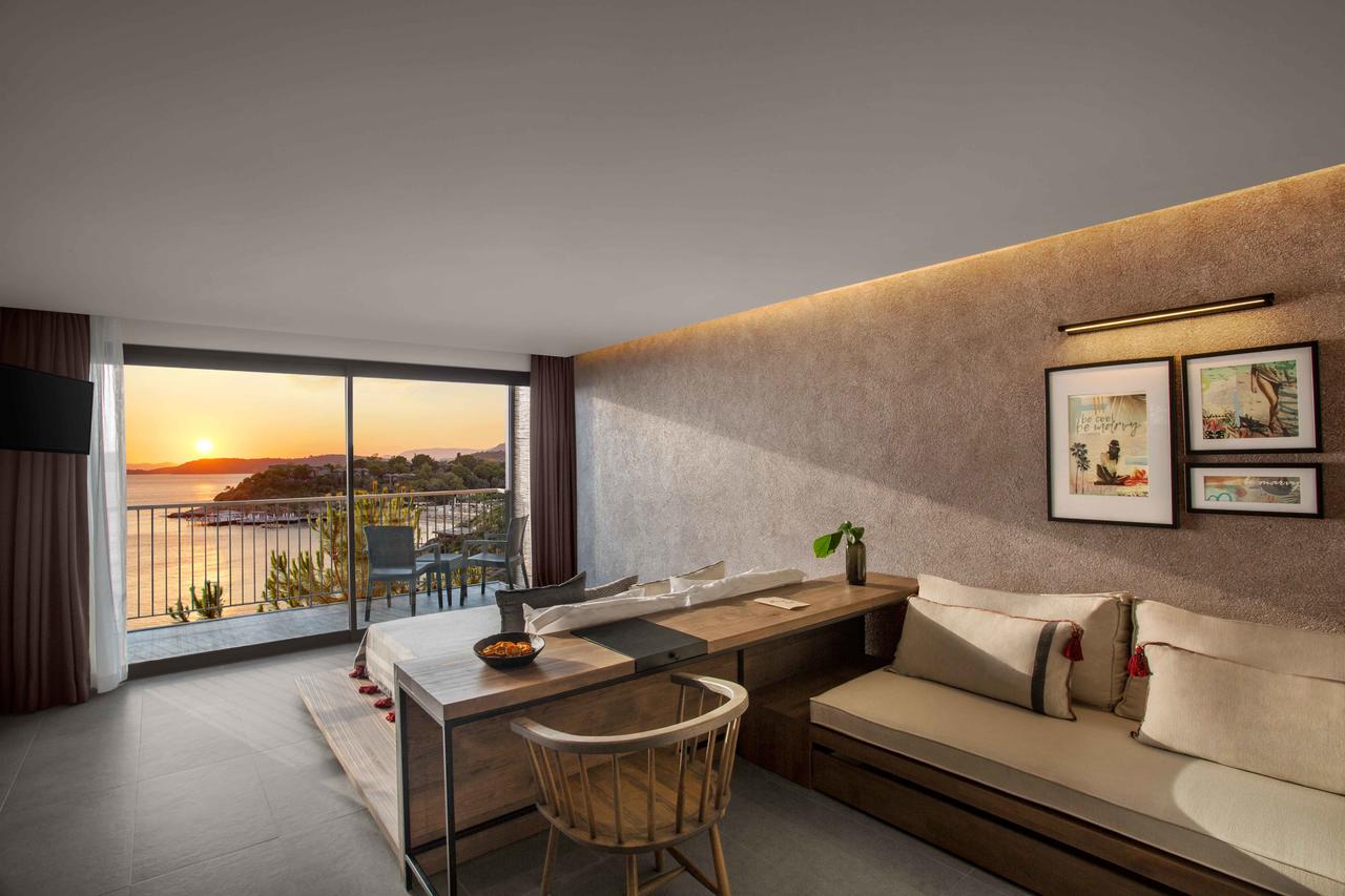 Club Marvy by Paloma 2.jpg