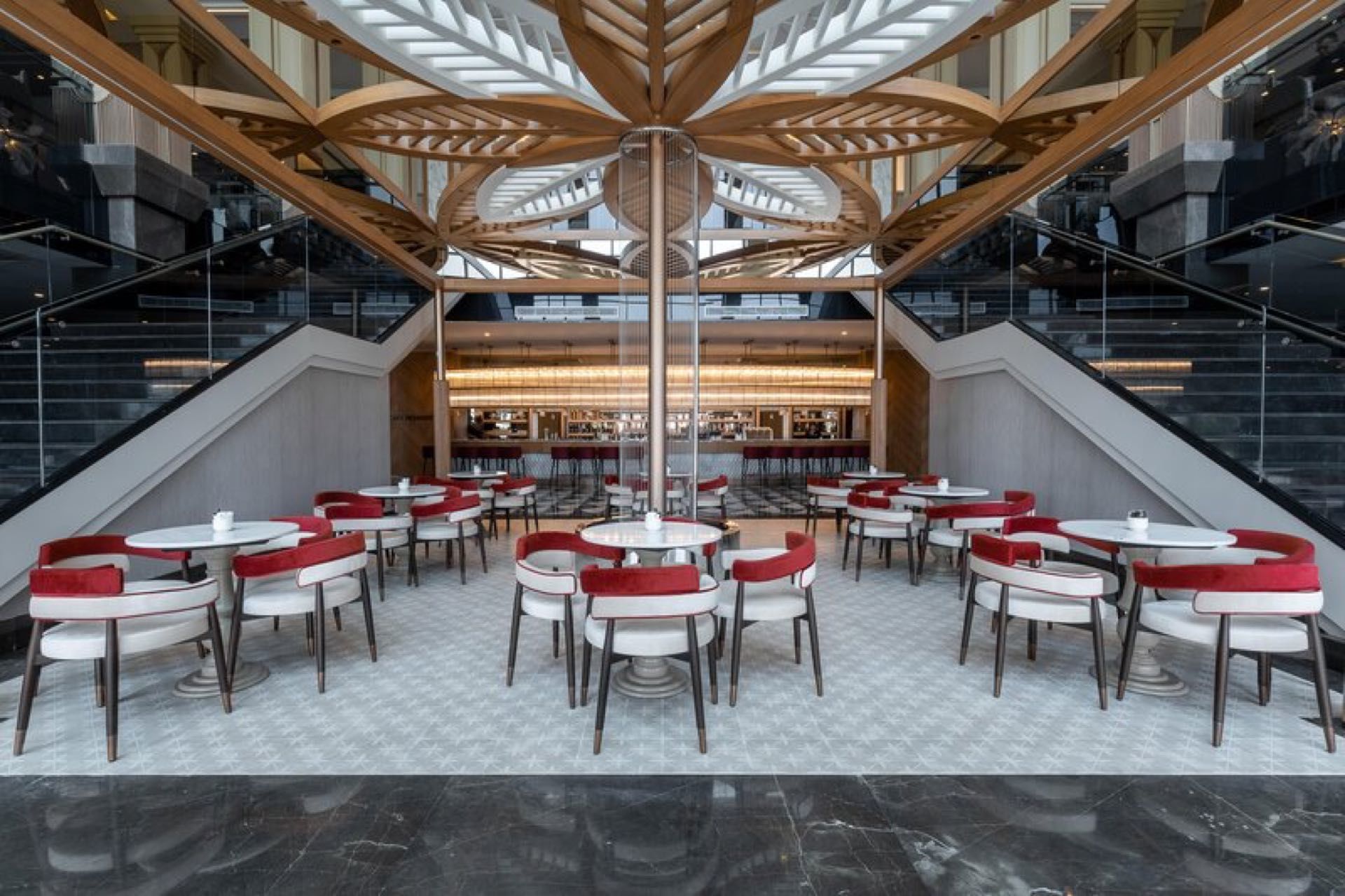 006 - Lago Hotel.jpg