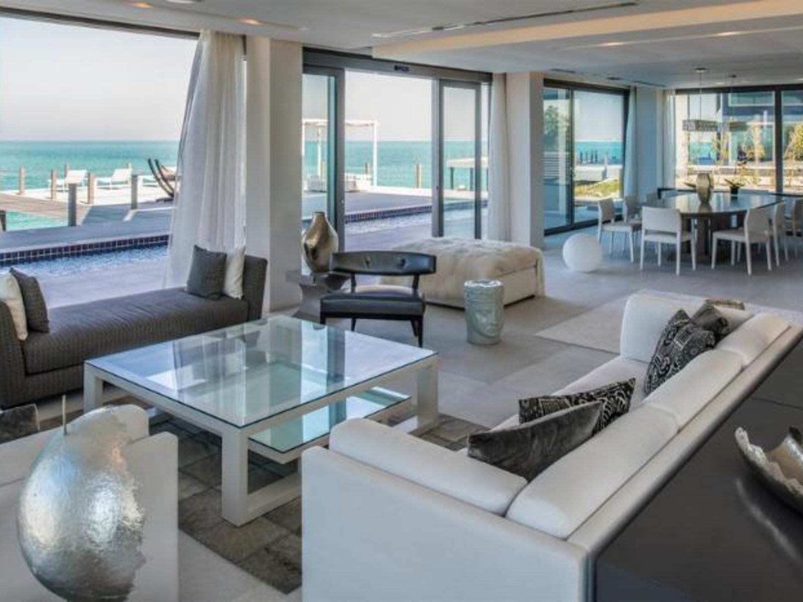 012 - Zaya Nurai Island.jpg