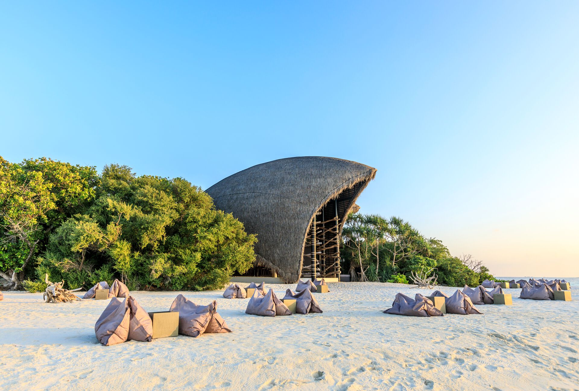 96246206 - Dhigali Maldives.jpg