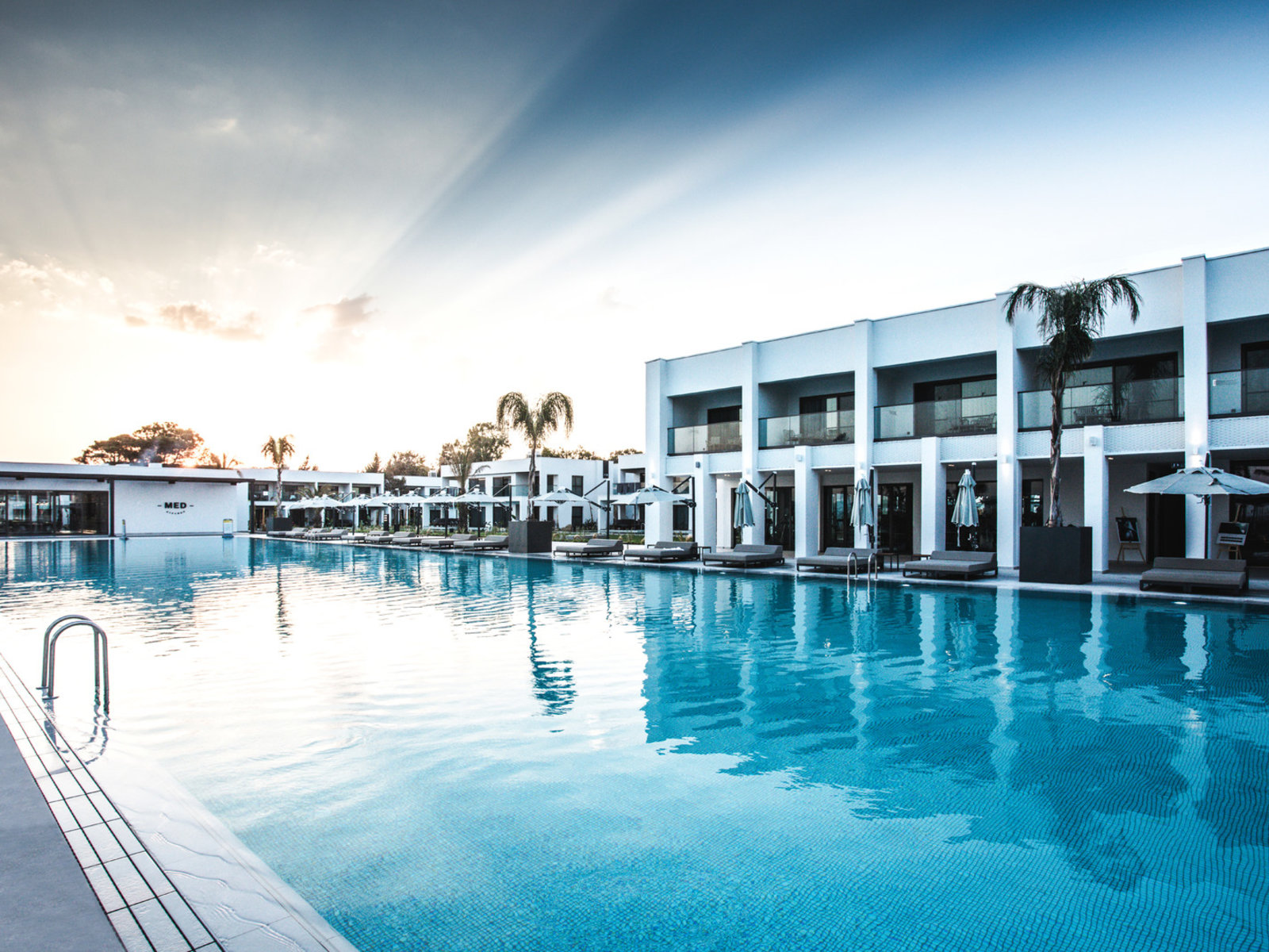 001 - PALOMA Finesse Side.jpg