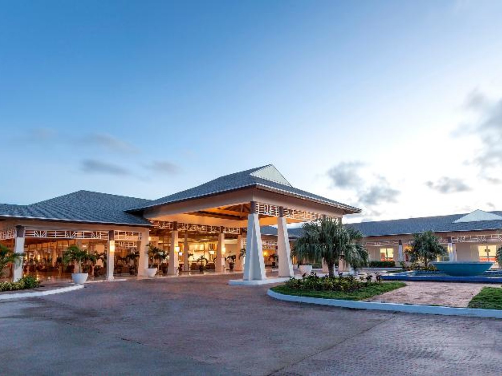 025 - Melia Jardines del Rey.jpg