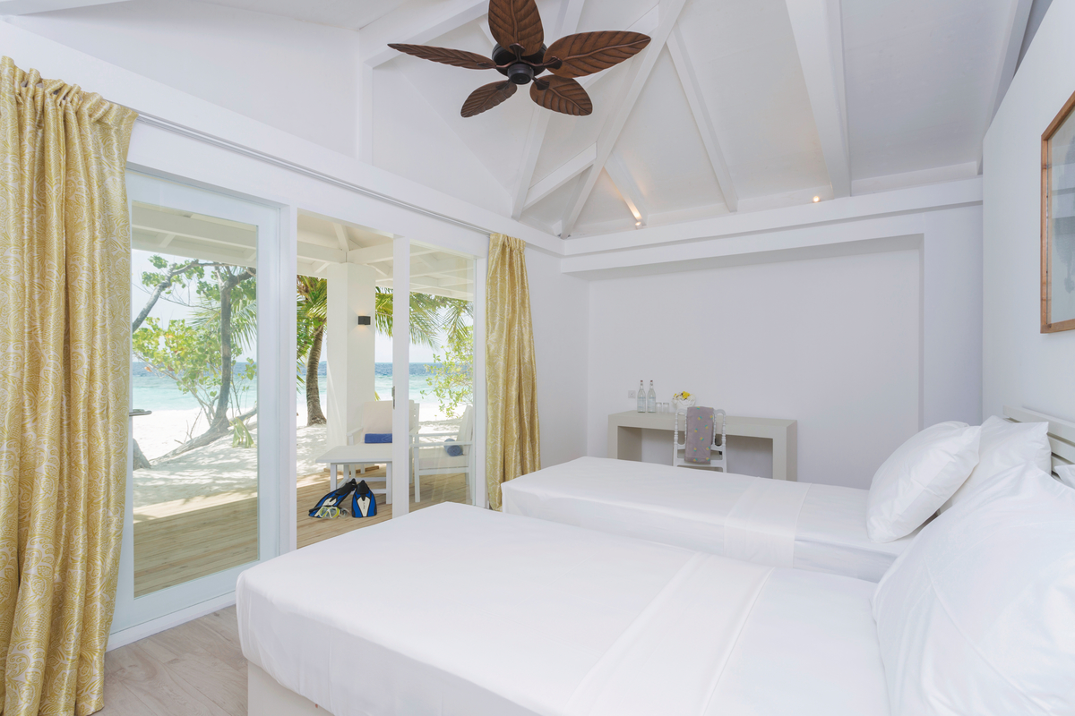 010 - Sandies Bathala.jpg