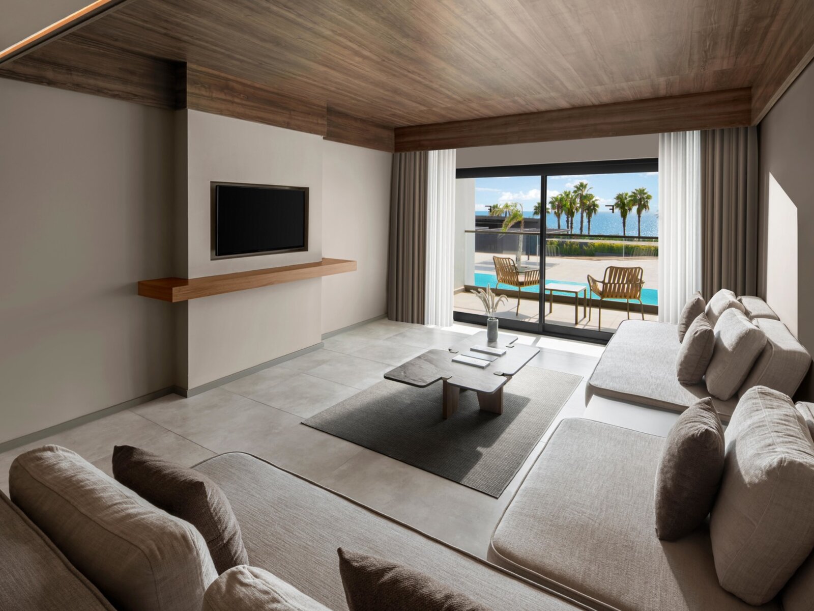 021 - PALOMA Finesse Side.jpg