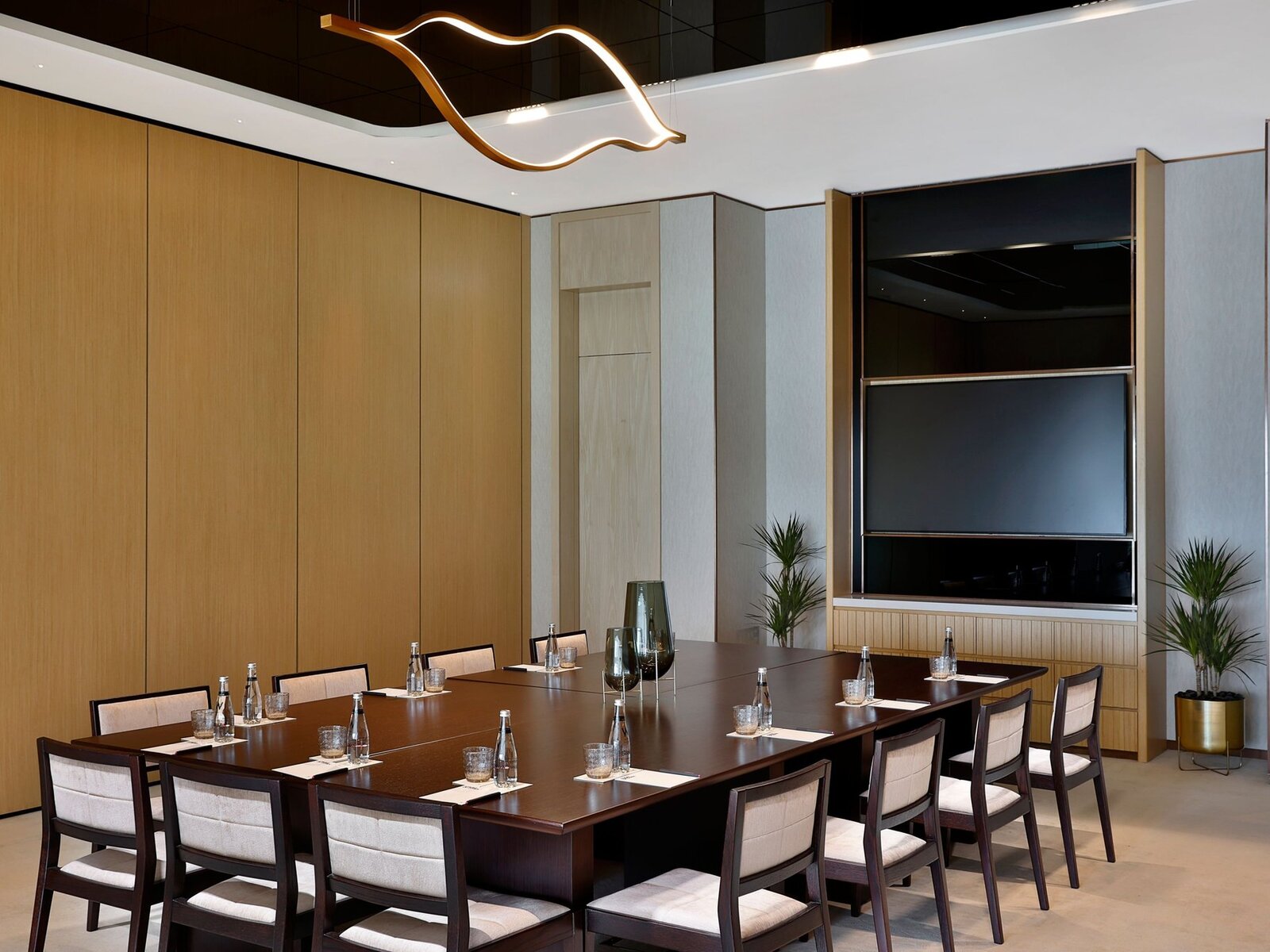 010 - W Dubai - Mina Seyahi.jpg